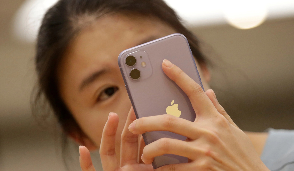 Apple shares slide after China government iPhone ban reports